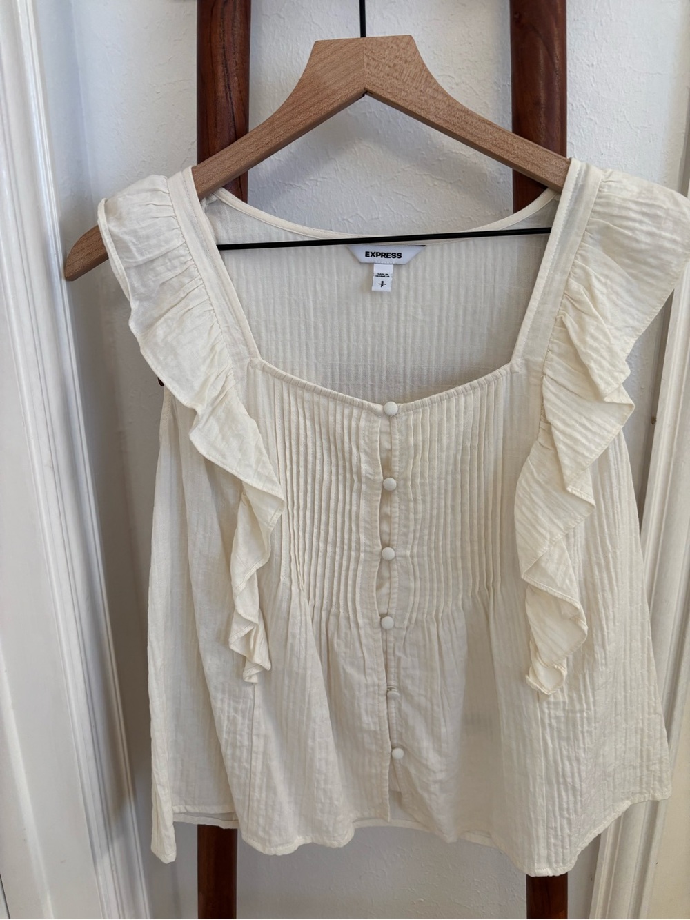 Express Cream Ruffle Front Button Tank Top - Picture 4 of 9
